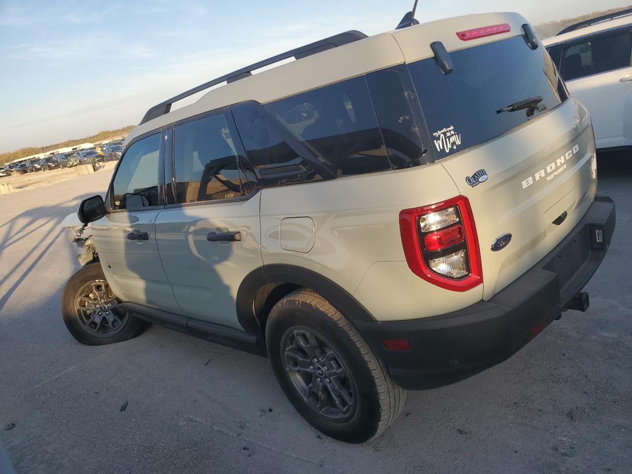 2023 Ford Bronco - Image 2
