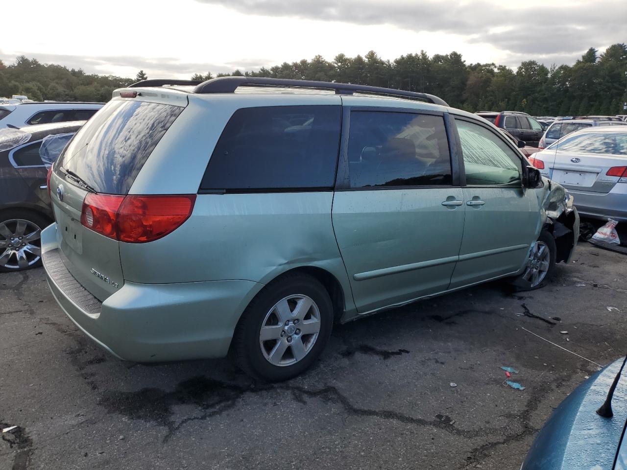 2010 Toyota Sienna - Image 3