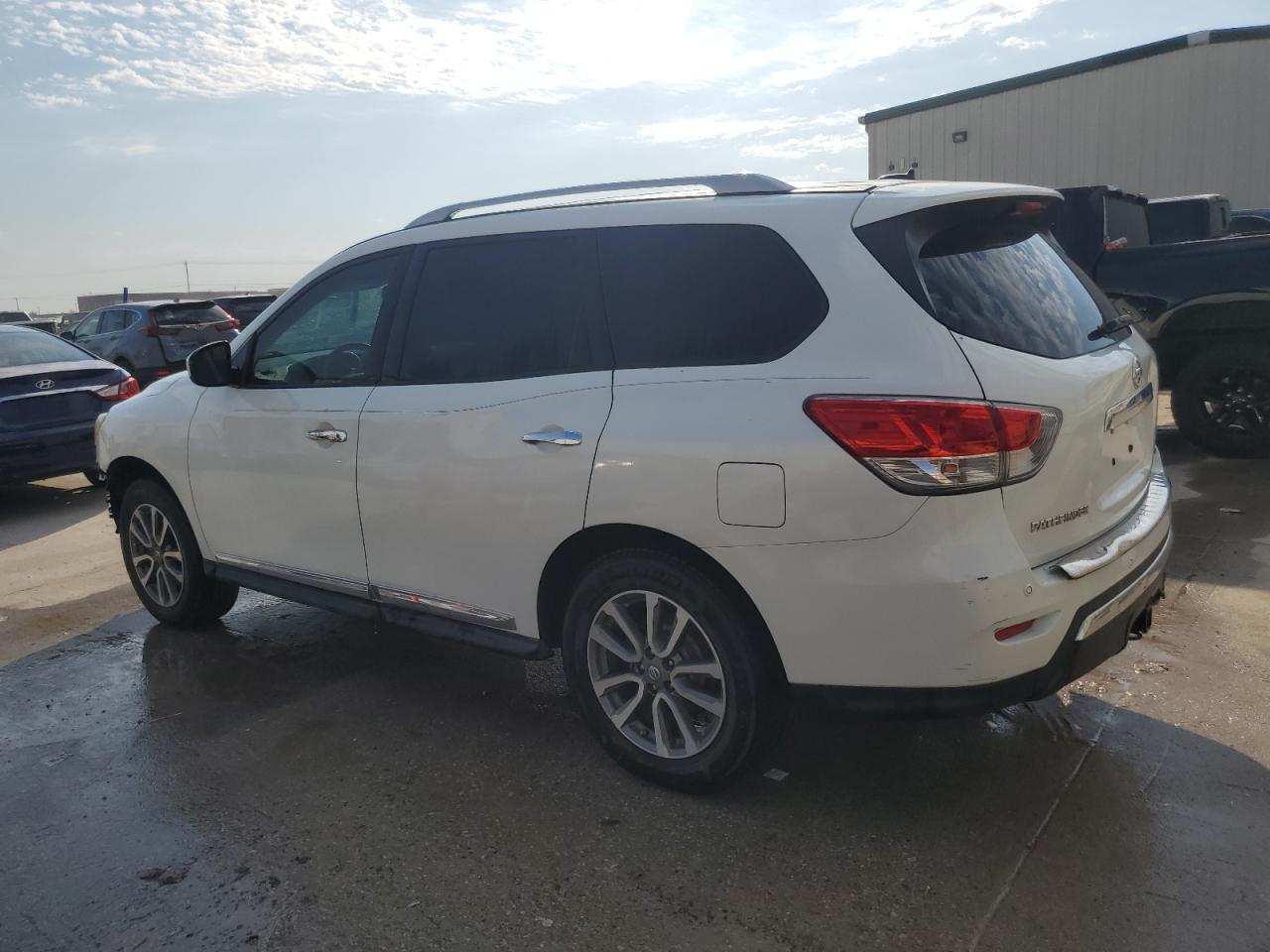 2014 Nissan Pathfinder - Image 2