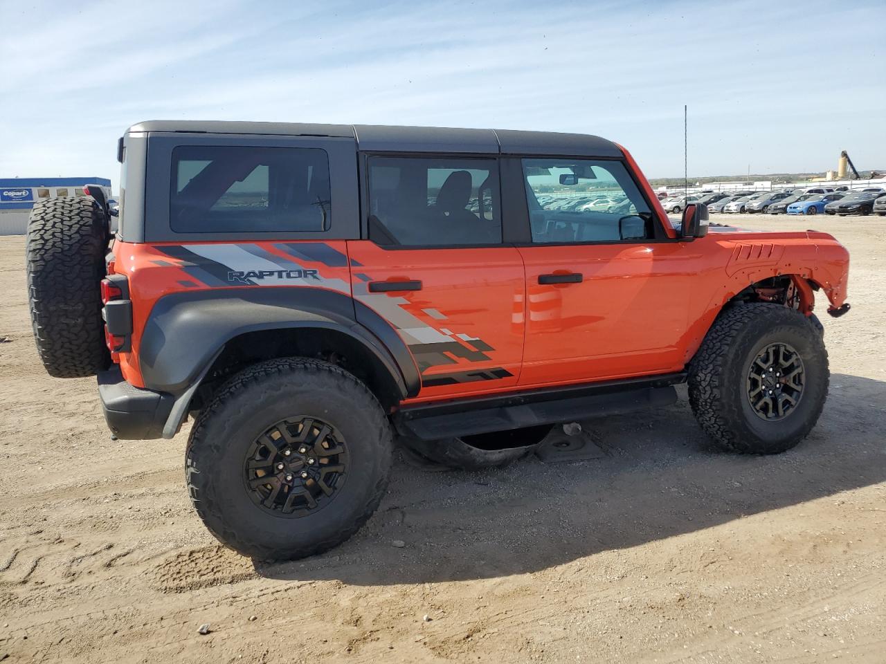 2023 Ford Bronco - Image 3
