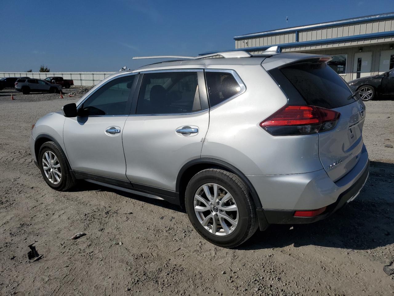 2017 Nissan Rogue - Image 2