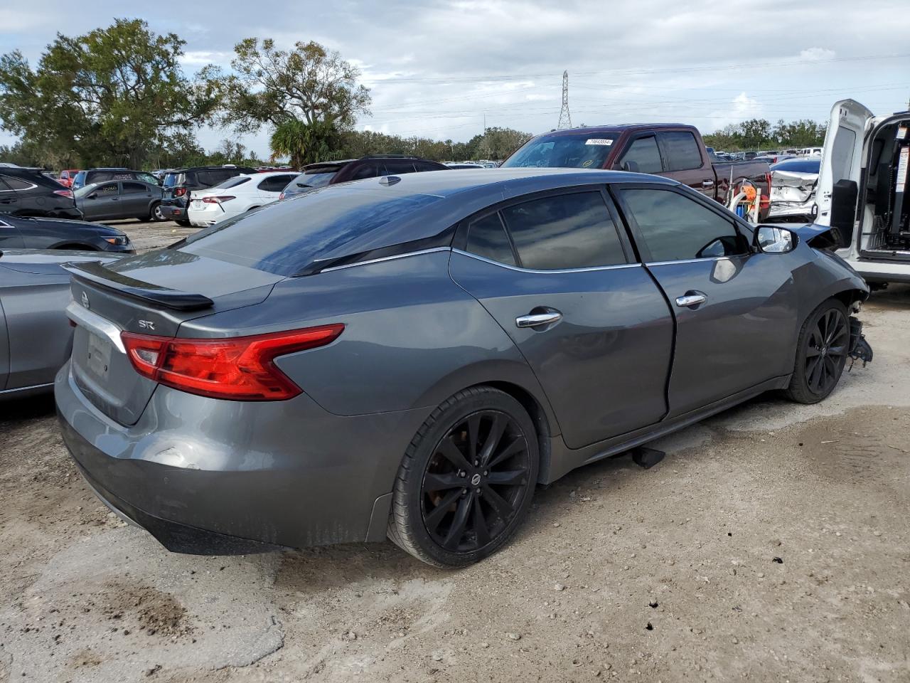 2017 Nissan Maxima - Image 3