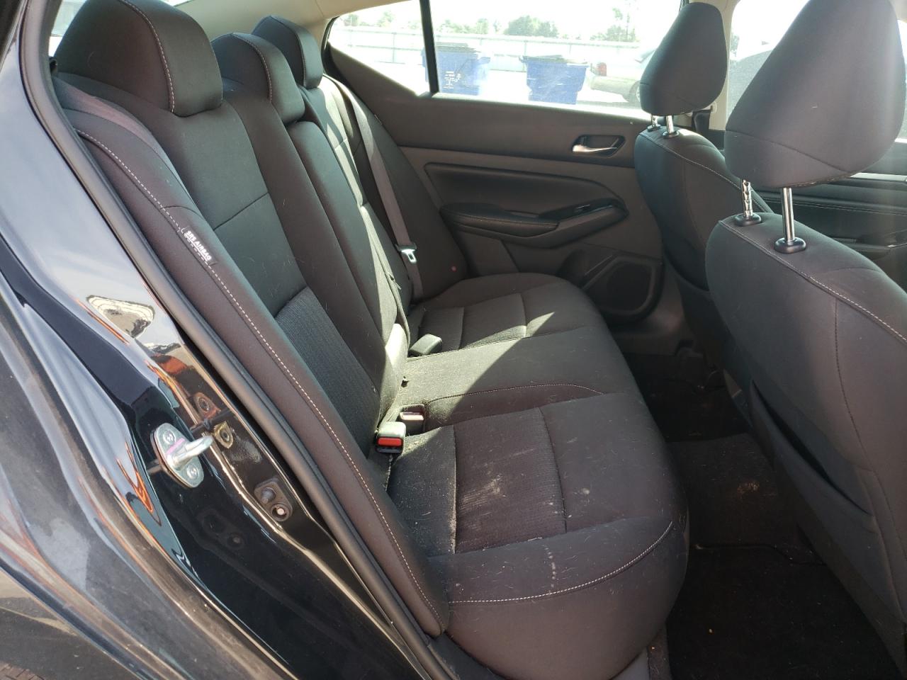 2021 Nissan Altima - Image 10