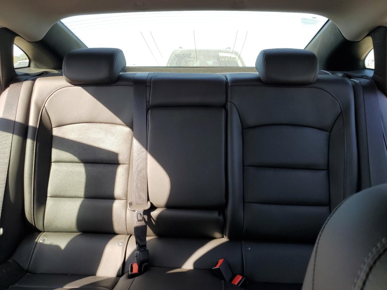 2018 Chevrolet Malibu - Image 10