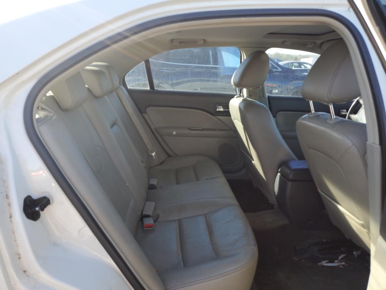 2010 Ford Fusion - Image 10