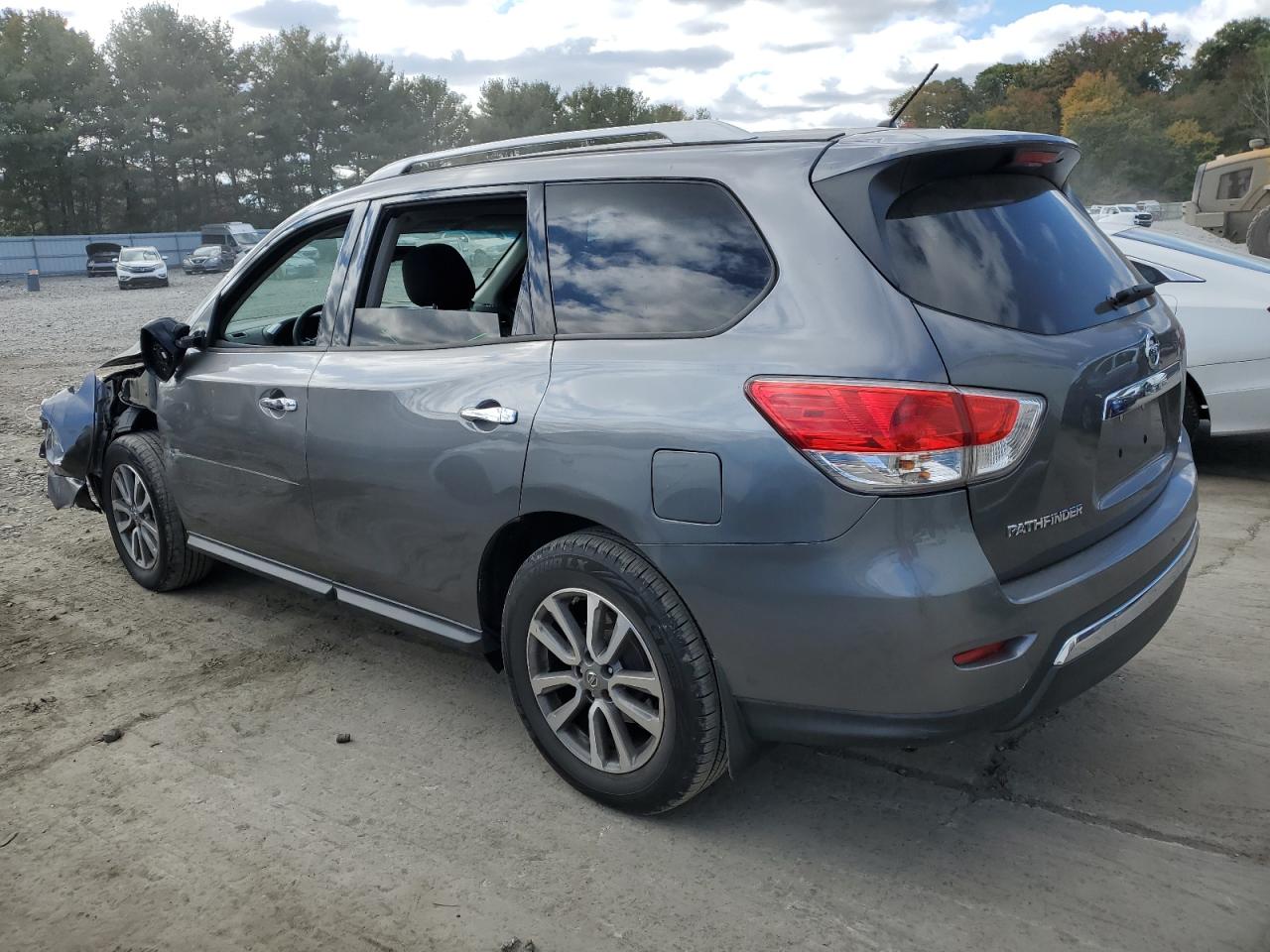 2016 Nissan Pathfinder - Image 2