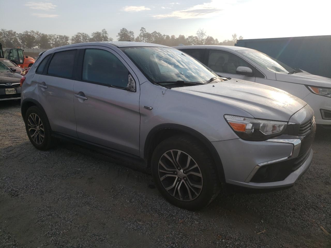 2017 Mitsubishi Outlander - Image 4