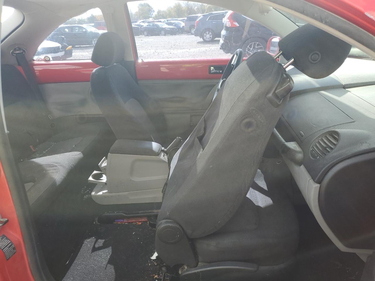 2004 Volkswagen Beetle - Image 11