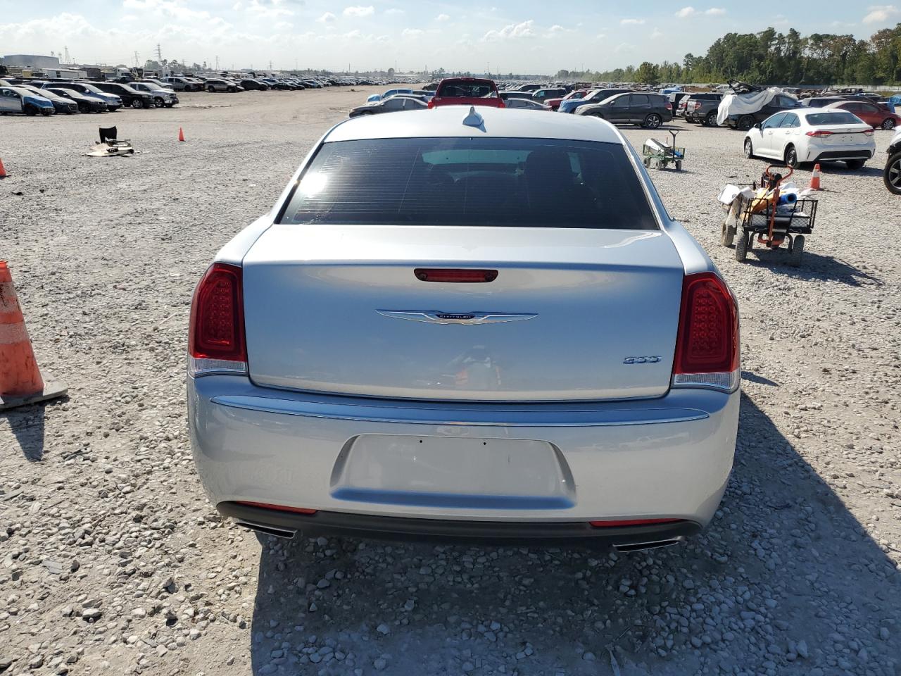 2020 Chrysler 300 Touring VIN: 2C3CCAAG9LH115822 Lot: 77486494