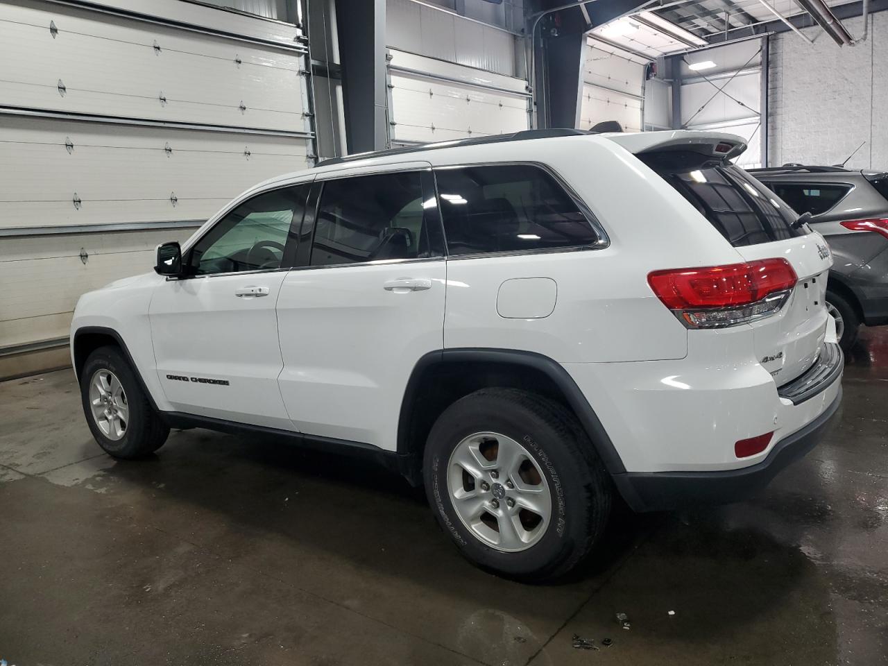 1C4RJFAG8HC764496 2017 JEEP GRAND CHEROKEE - Image 2