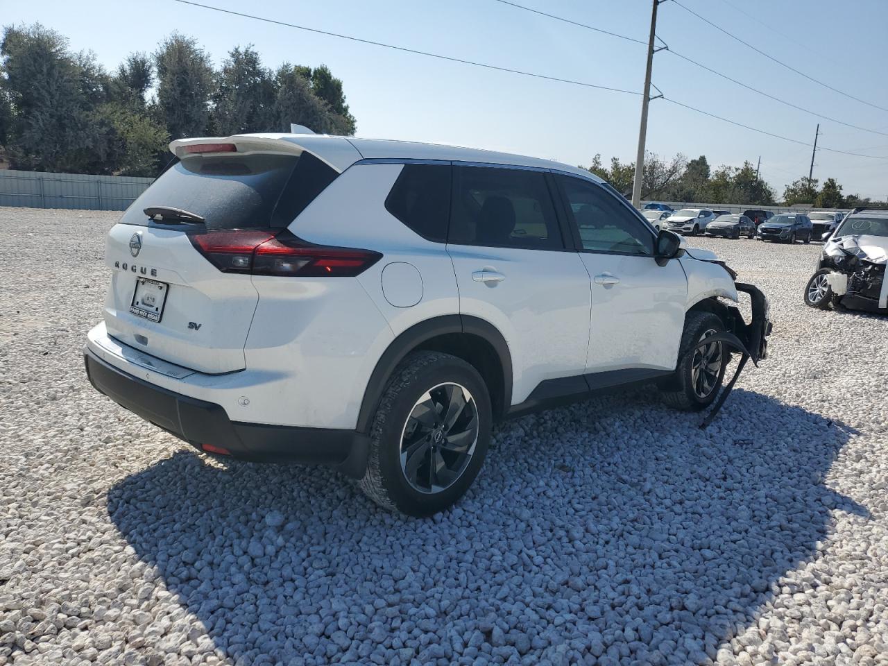 2024 Nissan Rogue - Image 3