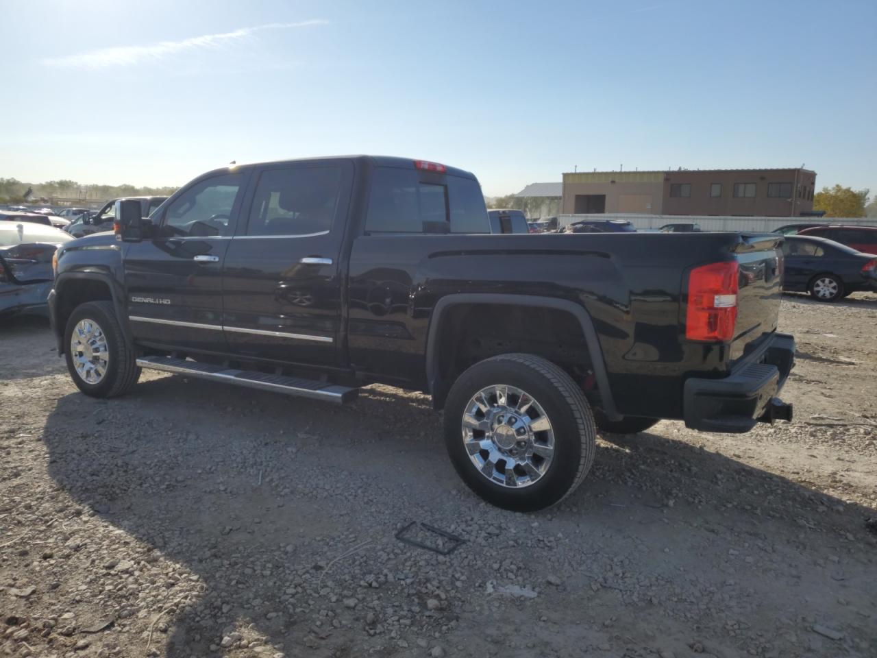 1GT12UEG9JF123368 2018 GMC Sierra K2500 Denali