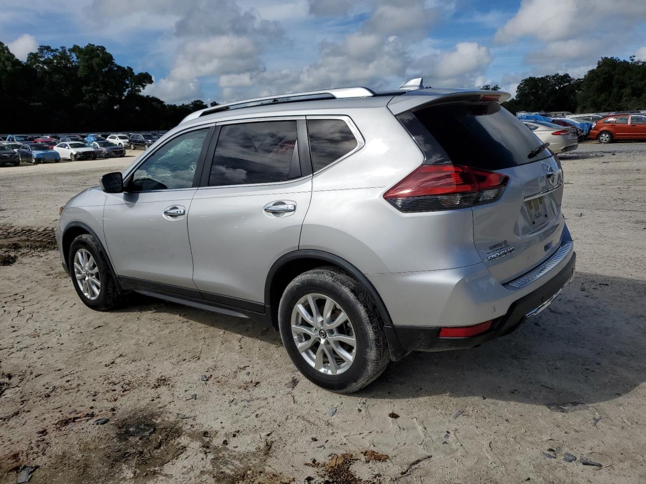 JN8AT2MT9LW016179 2020 NISSAN ROGUE - Image 2