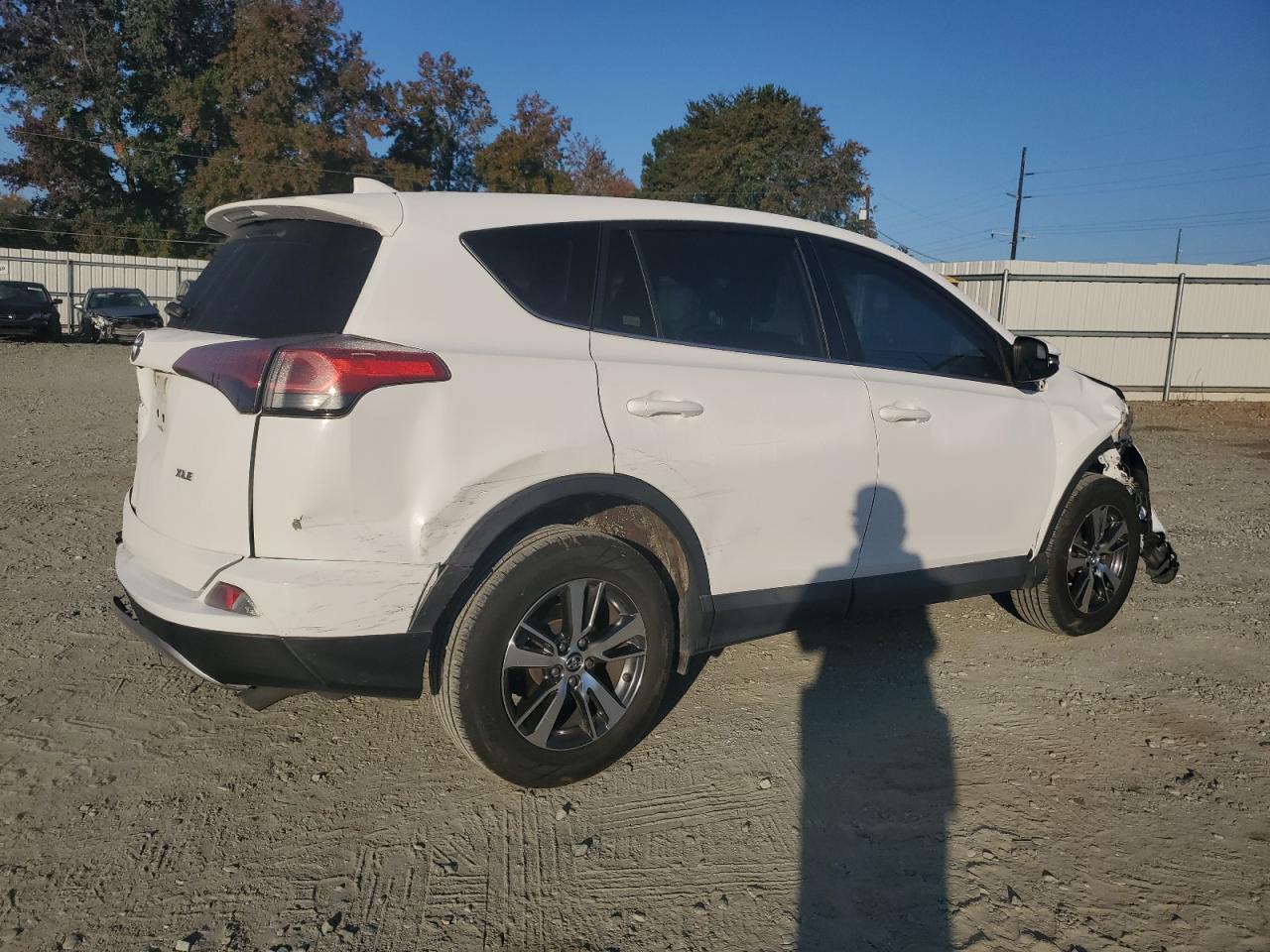 2018 Toyota RAV 4 - Image 3