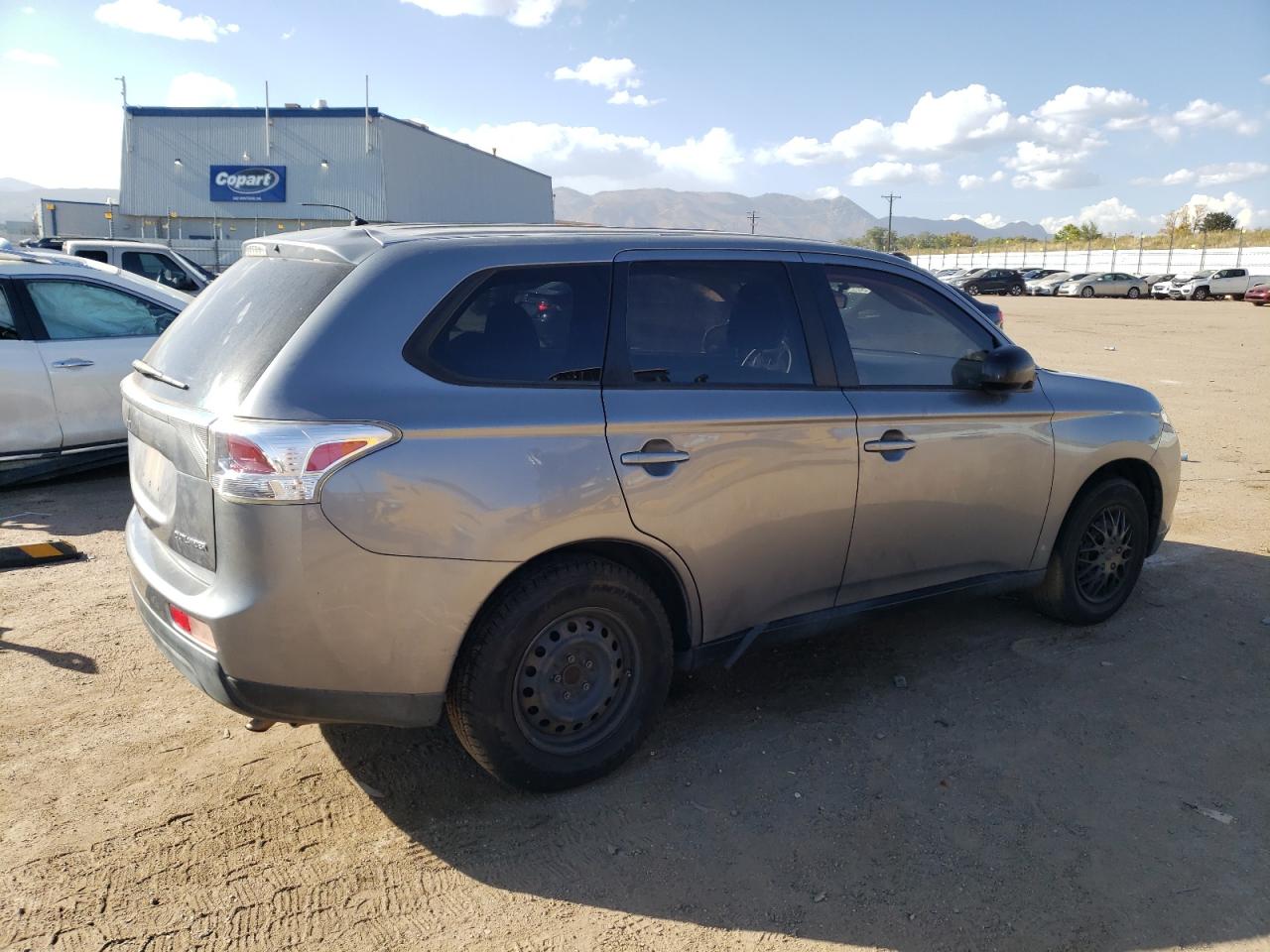 2014 Mitsubishi Outlander - Image 3