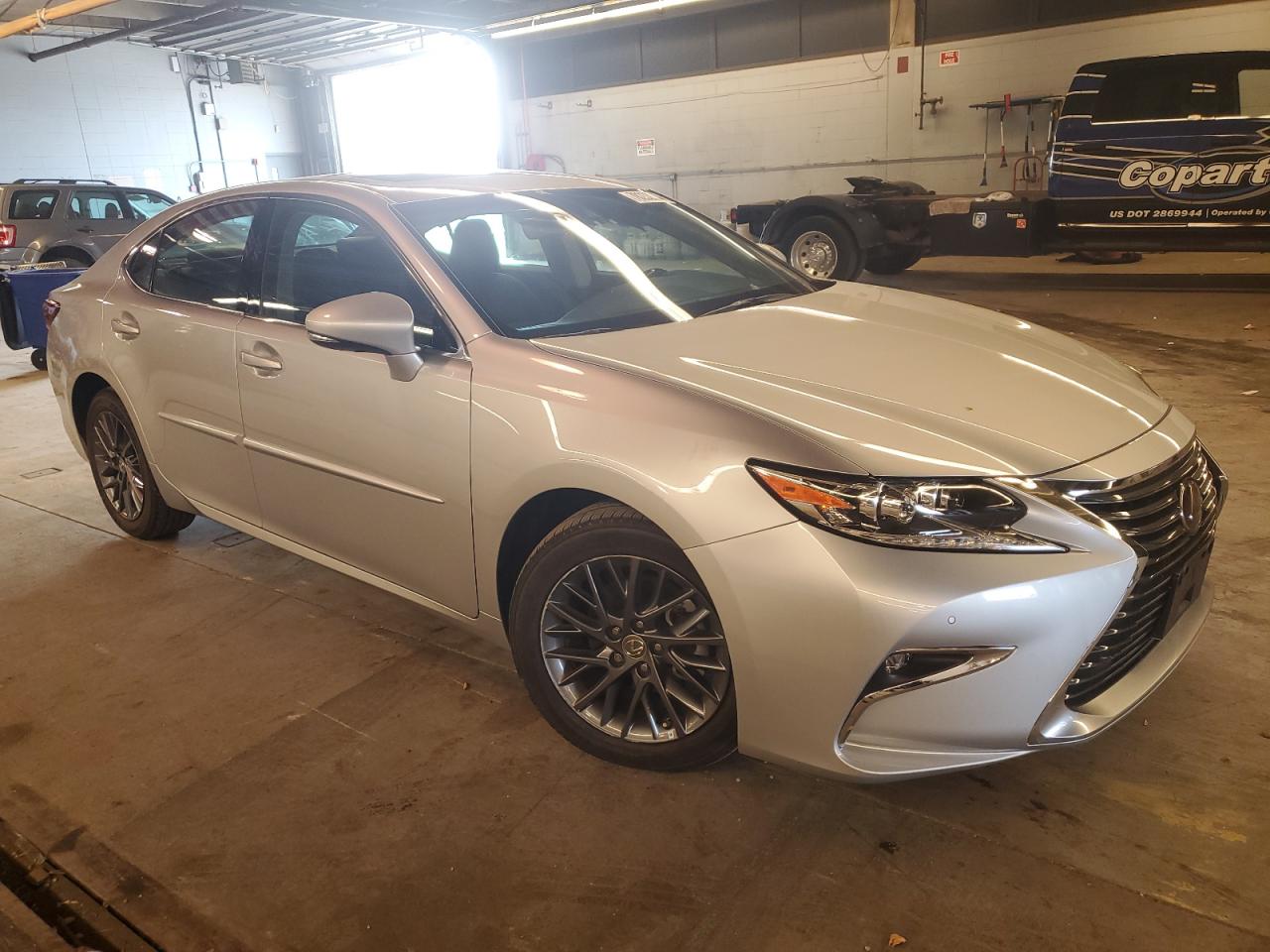 2018 Lexus ES - Image 4