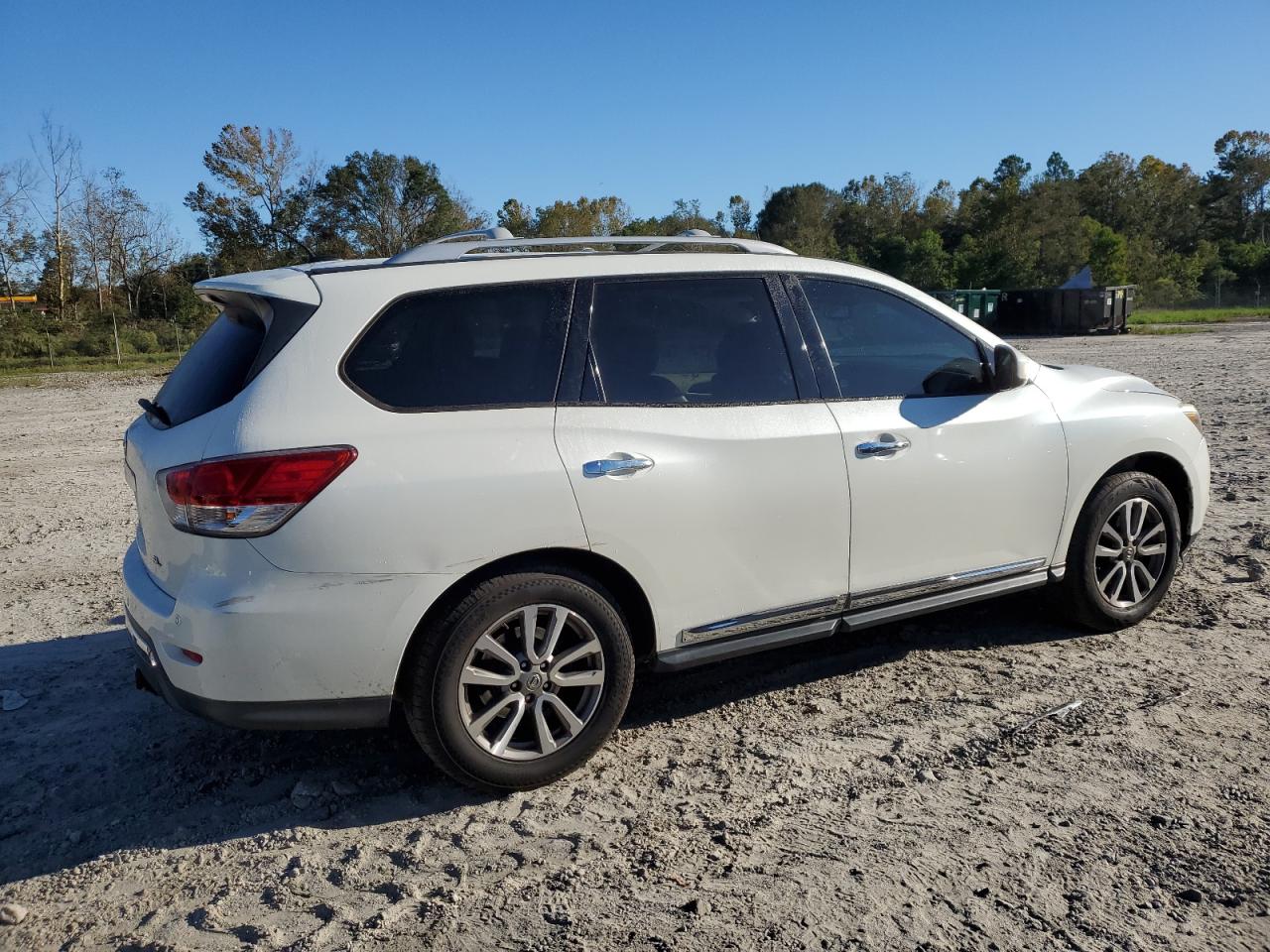 2015 Nissan Pathfinder - Image 3
