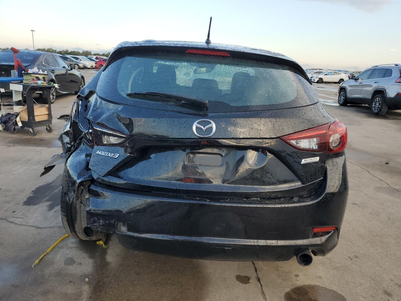 VIN 3MZBN1L36JM241062 2018 MAZDA 3 no.6