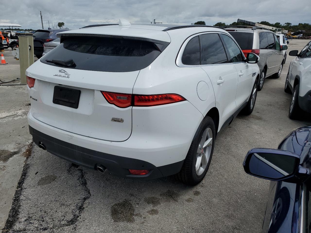 2019 Jaguar F-Pace - Image 3