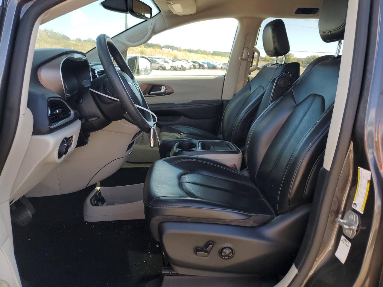 2020 Chrysler Voyager - Image 7