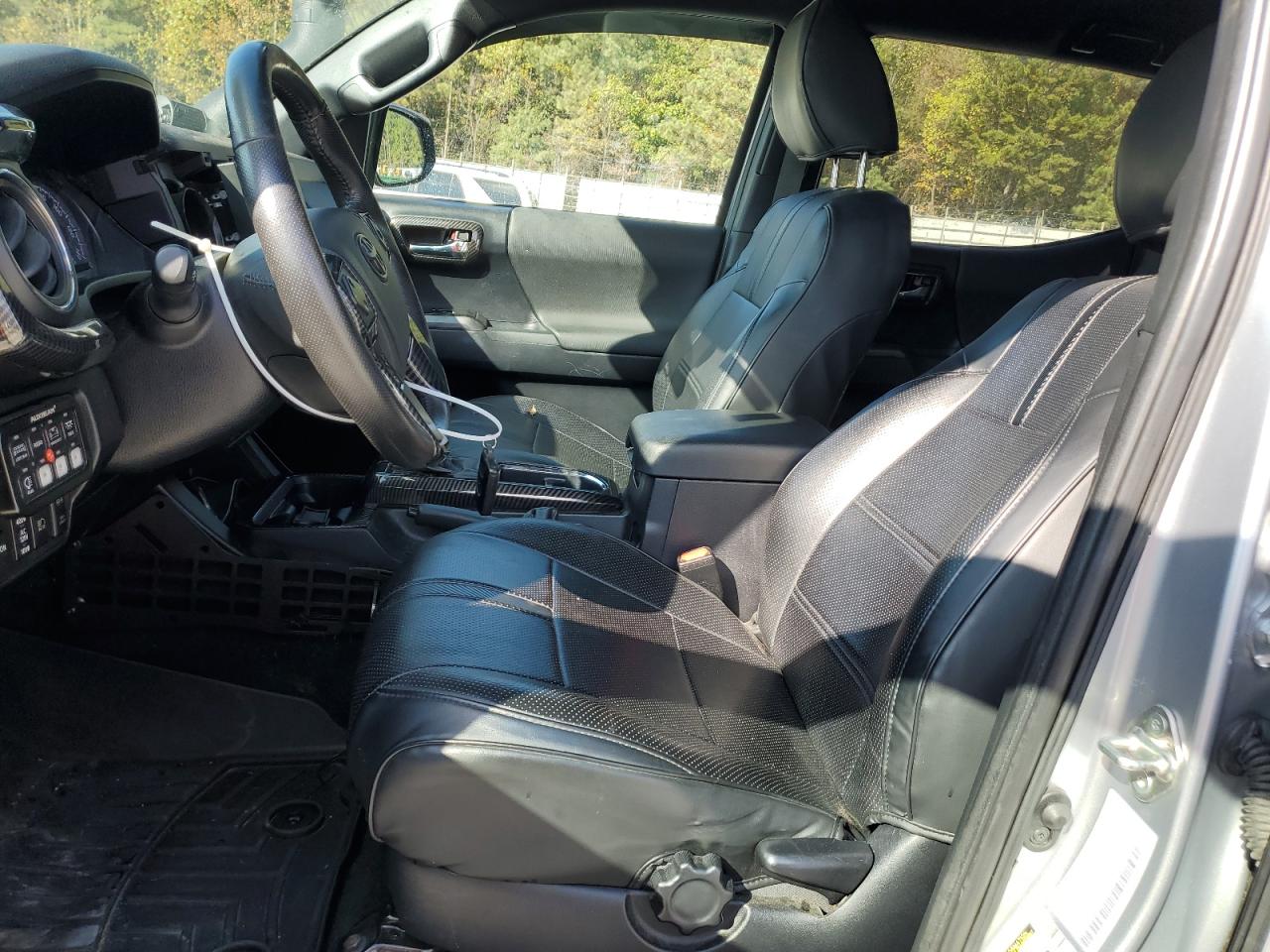 2018 Toyota Tacoma - Image 7