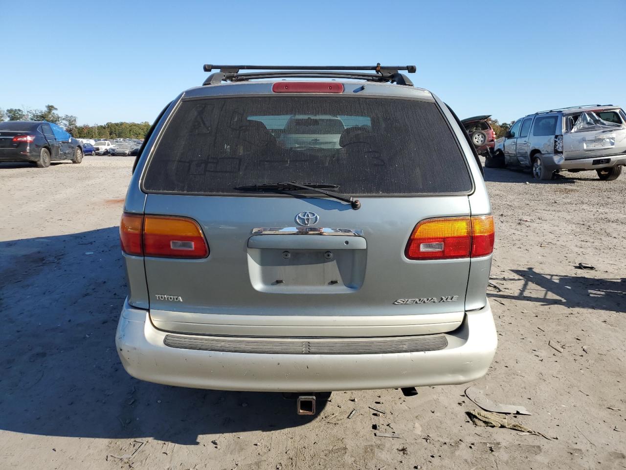 2000 Toyota Sienna Le VIN: 4T3ZF13C2YU281355 Lot: 76415954