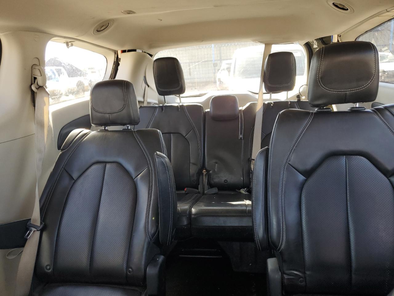 2020 Chrysler Voyager - Image 10