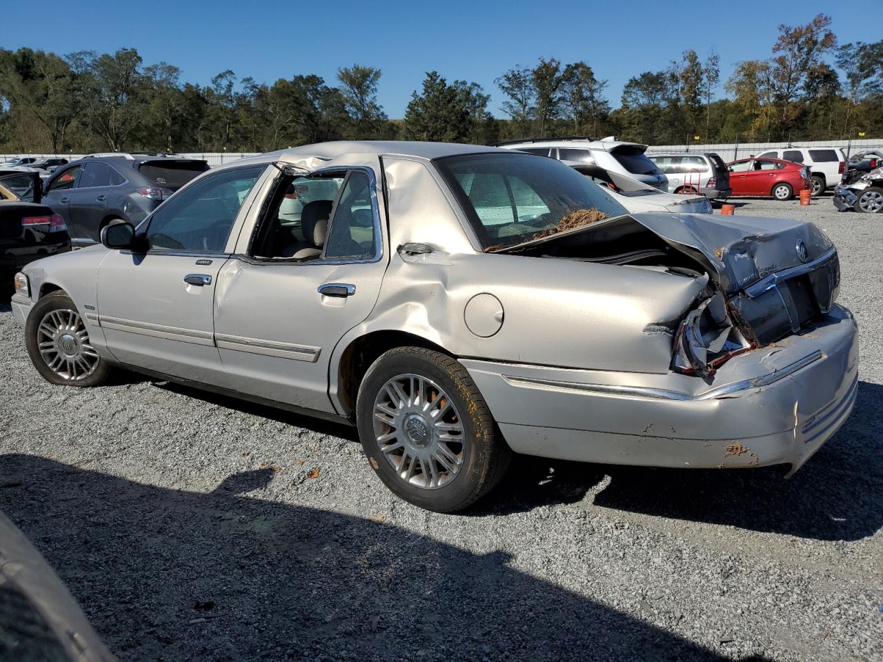 2010 Mercury Grand Marquis - Image 2