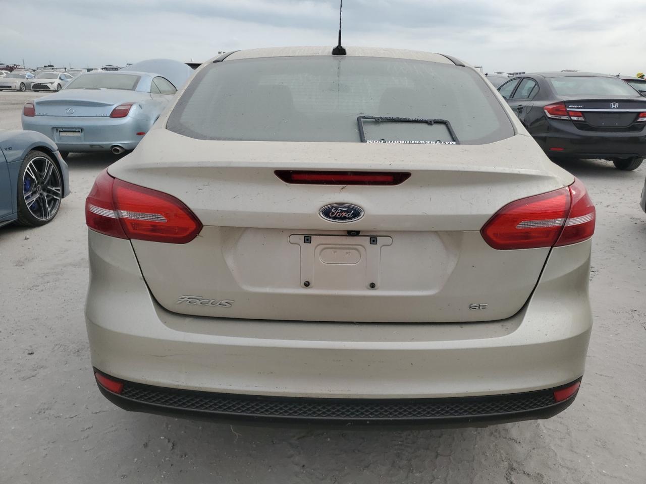 2018 Ford Focus Se VIN: 1FADP3F2XJL328099 Lot: 75238484