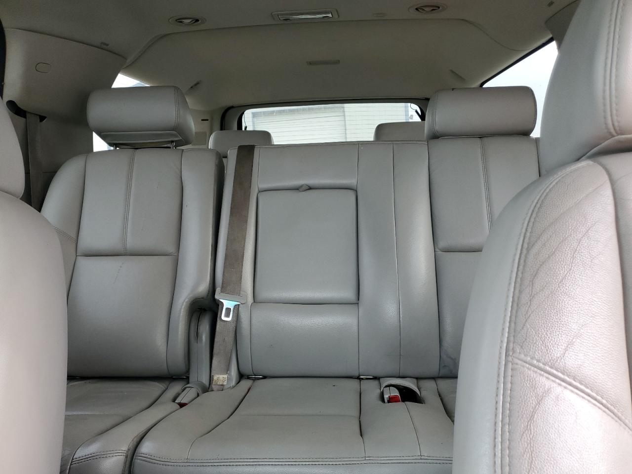 2008 Chevrolet Suburban - Image 10