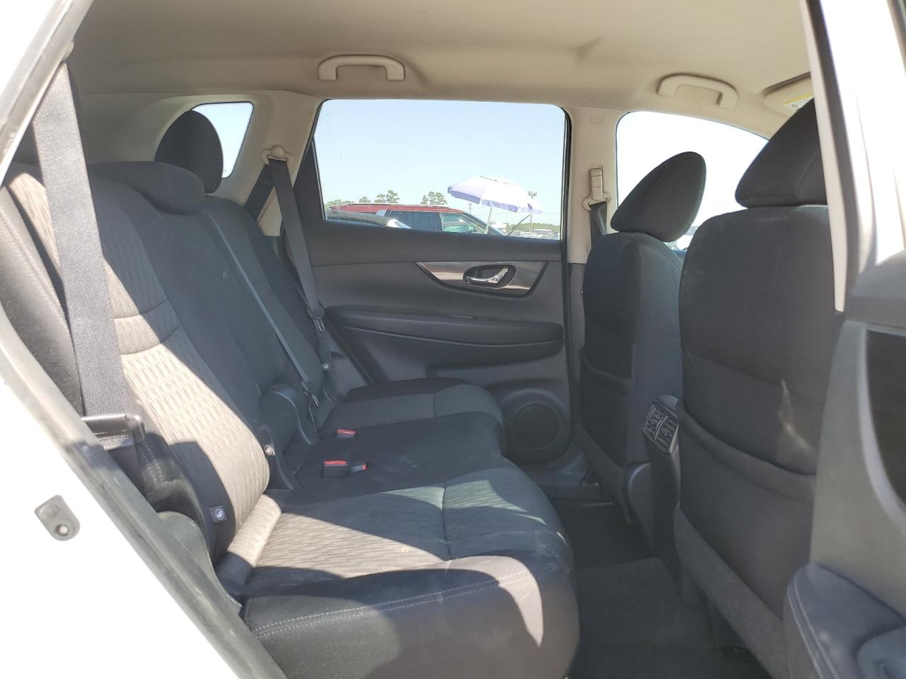 2017 Nissan Rogue - Image 11