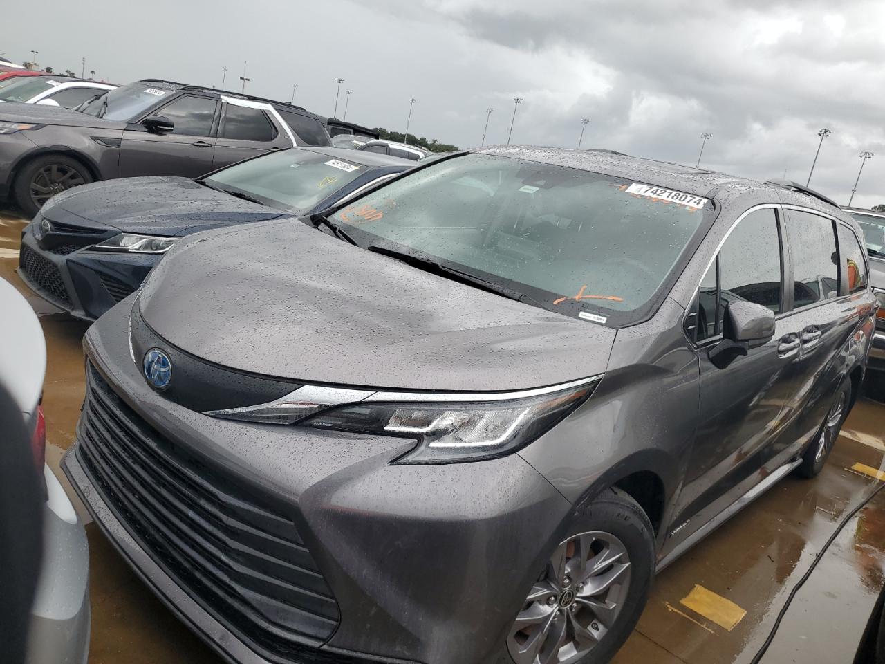 2021 Toyota Sienna - Image 1