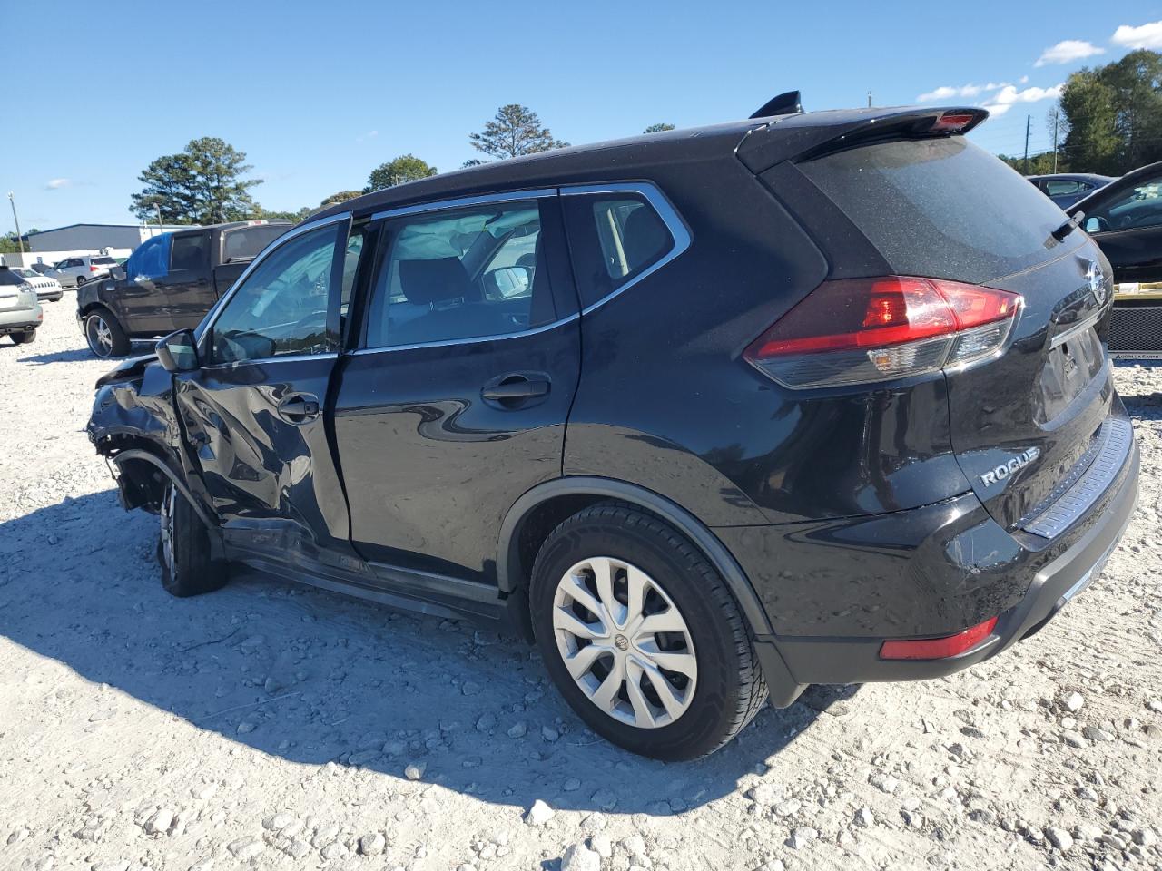 2018 Nissan Rogue - Image 2