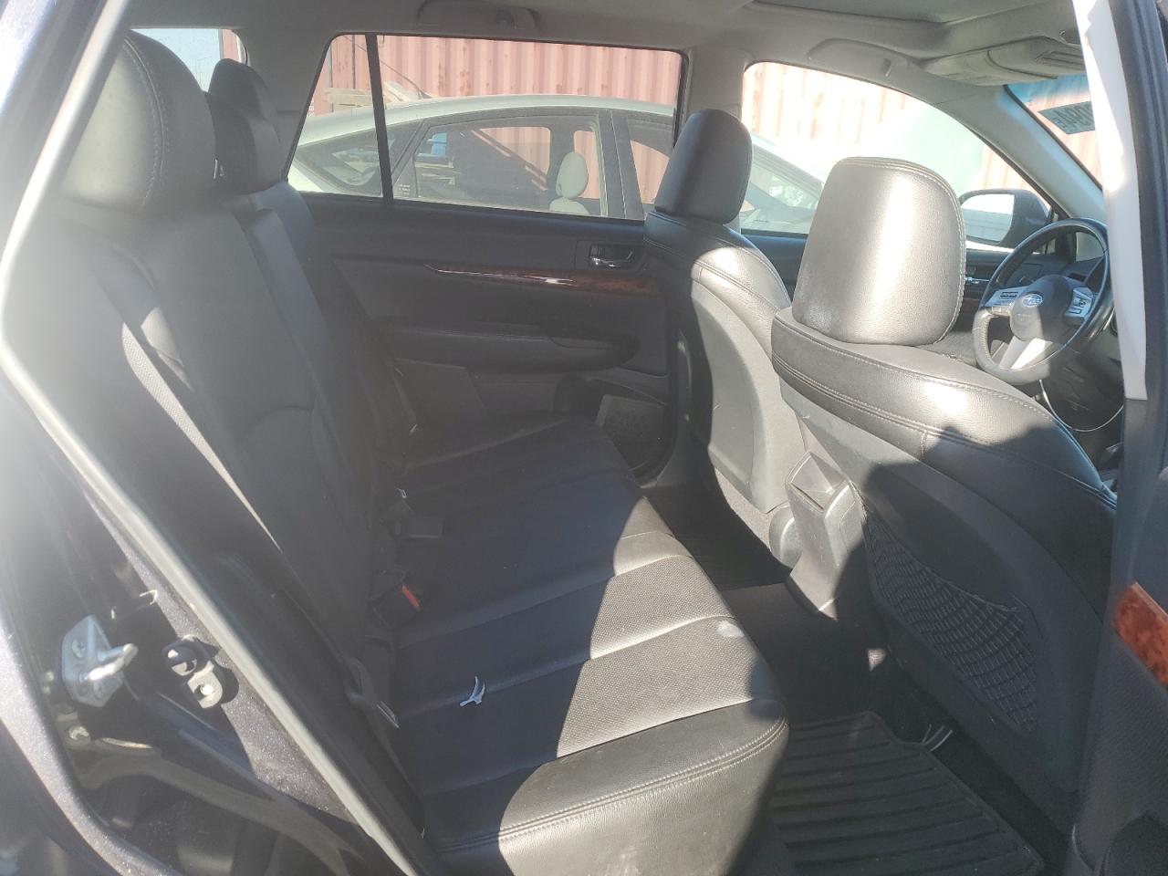 2010 Subaru Outback - Image 10