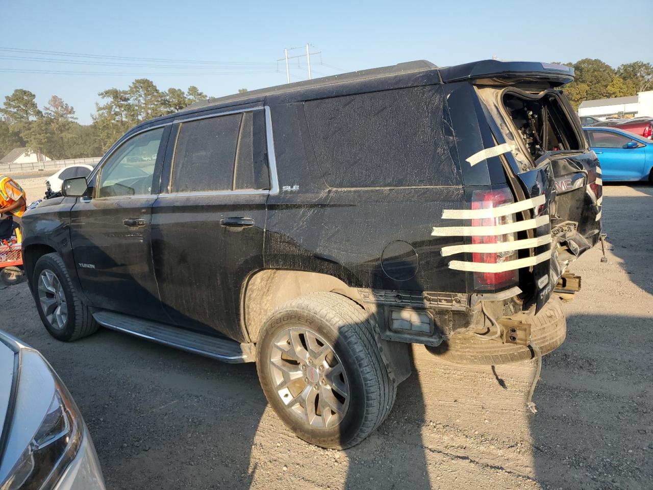2017 GMC Yukon - Image 2