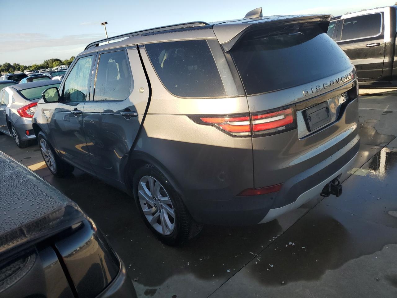 2018 Land Rover Discovery - Image 2