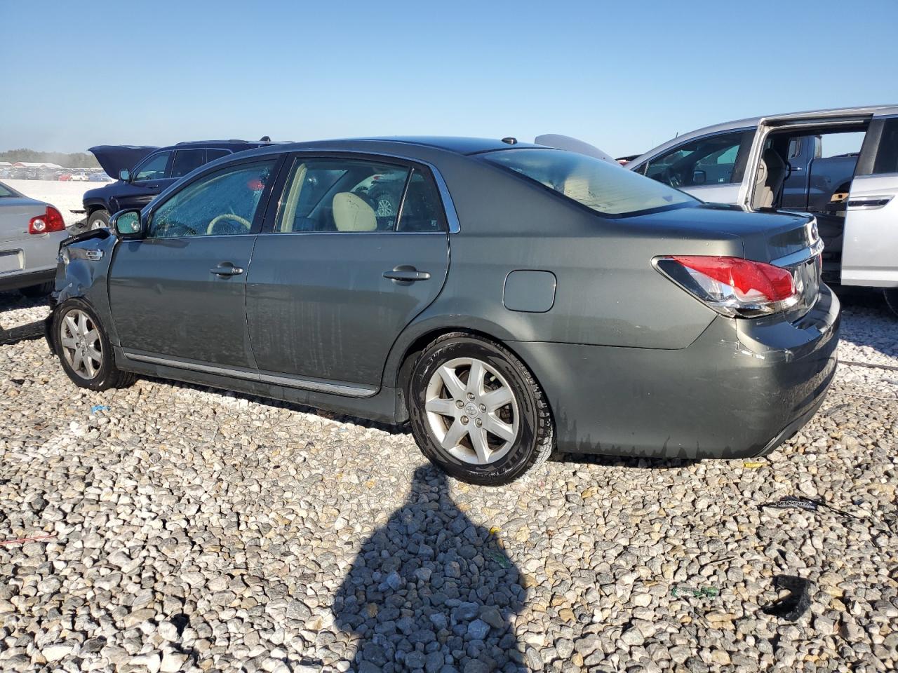 2012 Toyota Avalon - Image 2