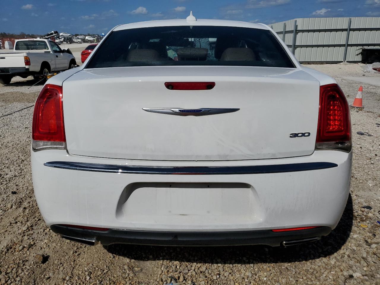 2019 Chrysler 300 Limited VIN: 2C3CCAEG2KH698078 Lot: 76363374