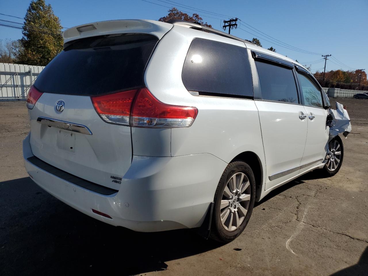 2011 Toyota Sienna - Image 3
