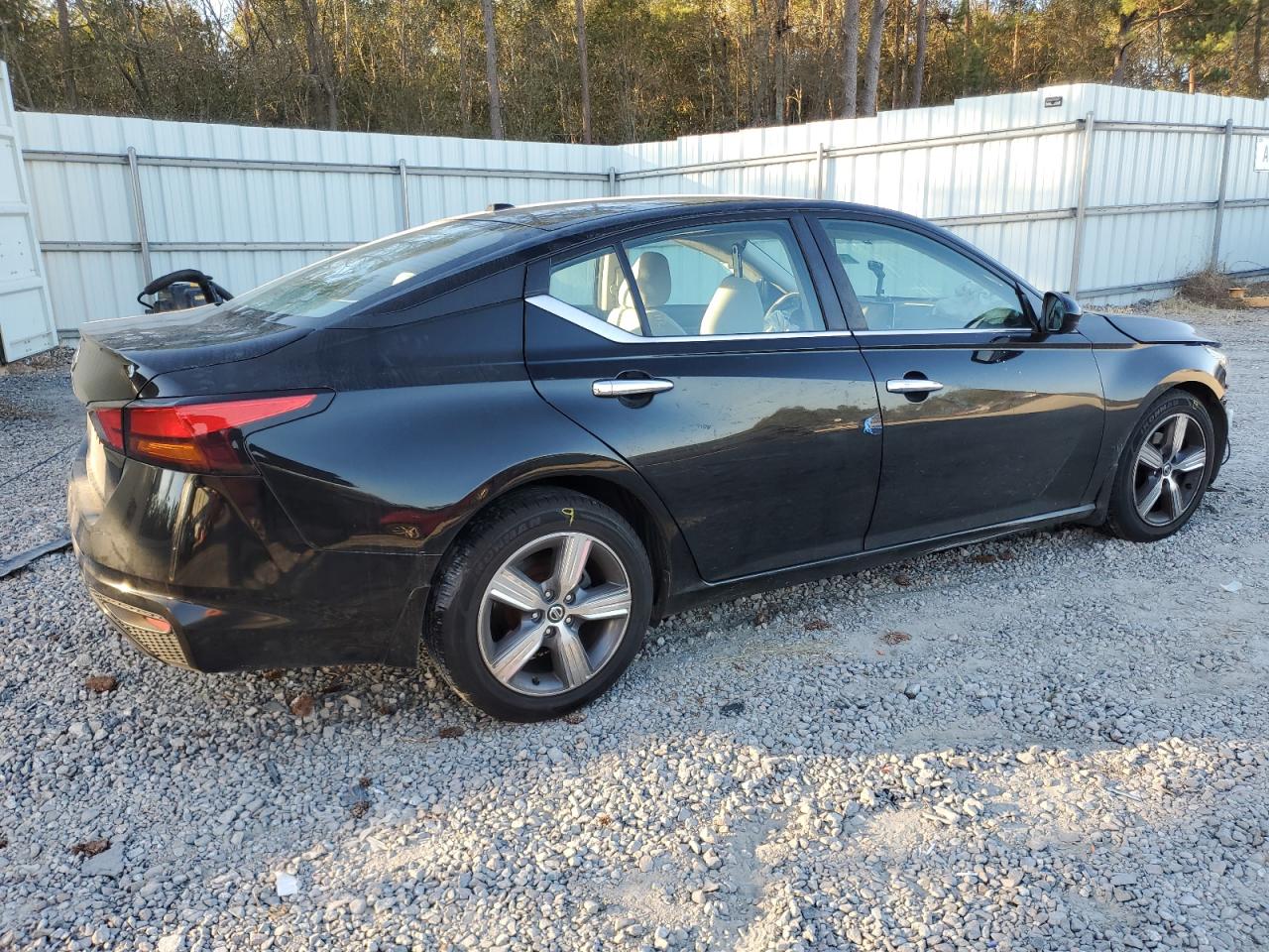 2019 Nissan Altima - Image 3