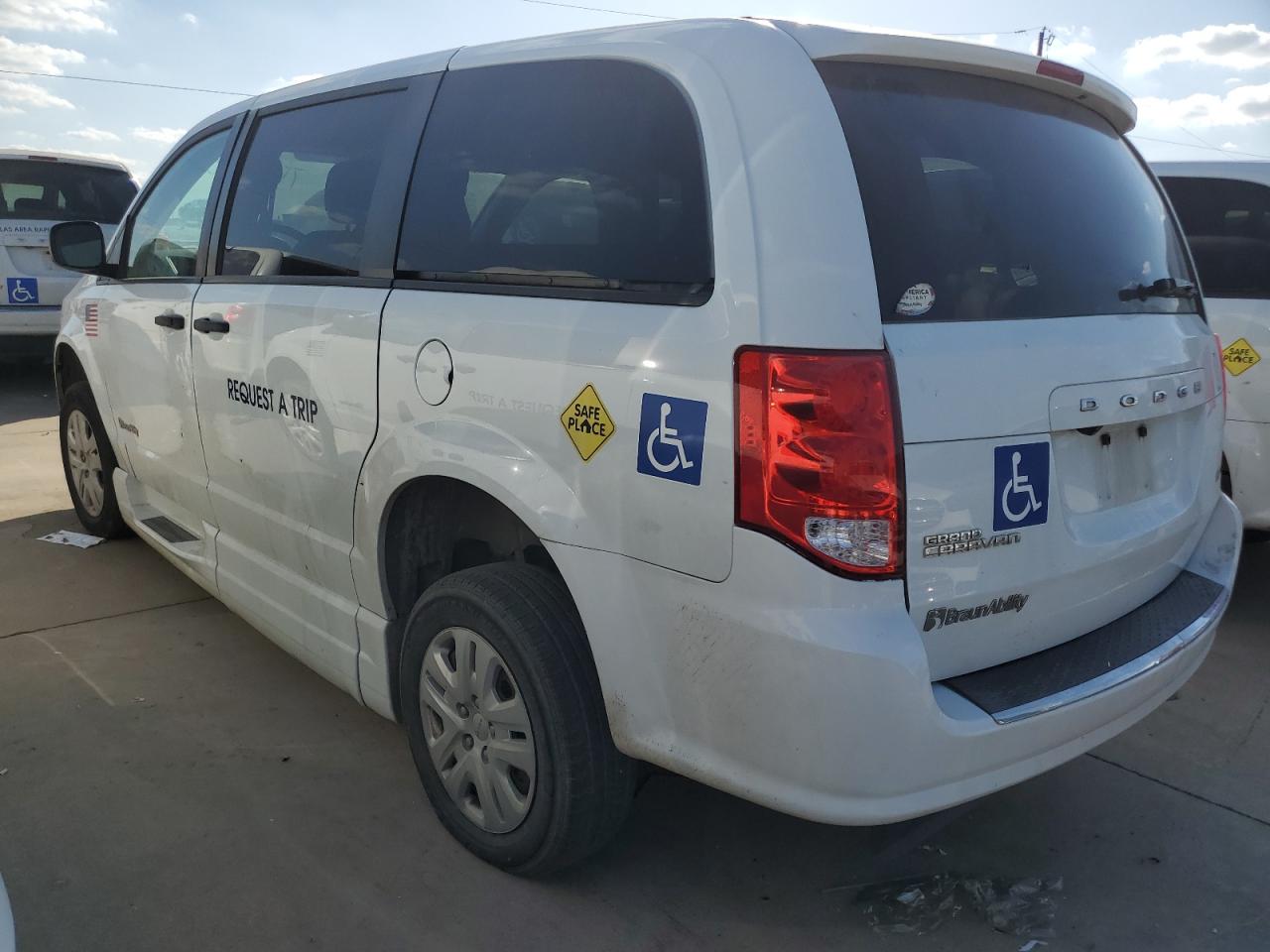 2019 Dodge Caravan - Image 2