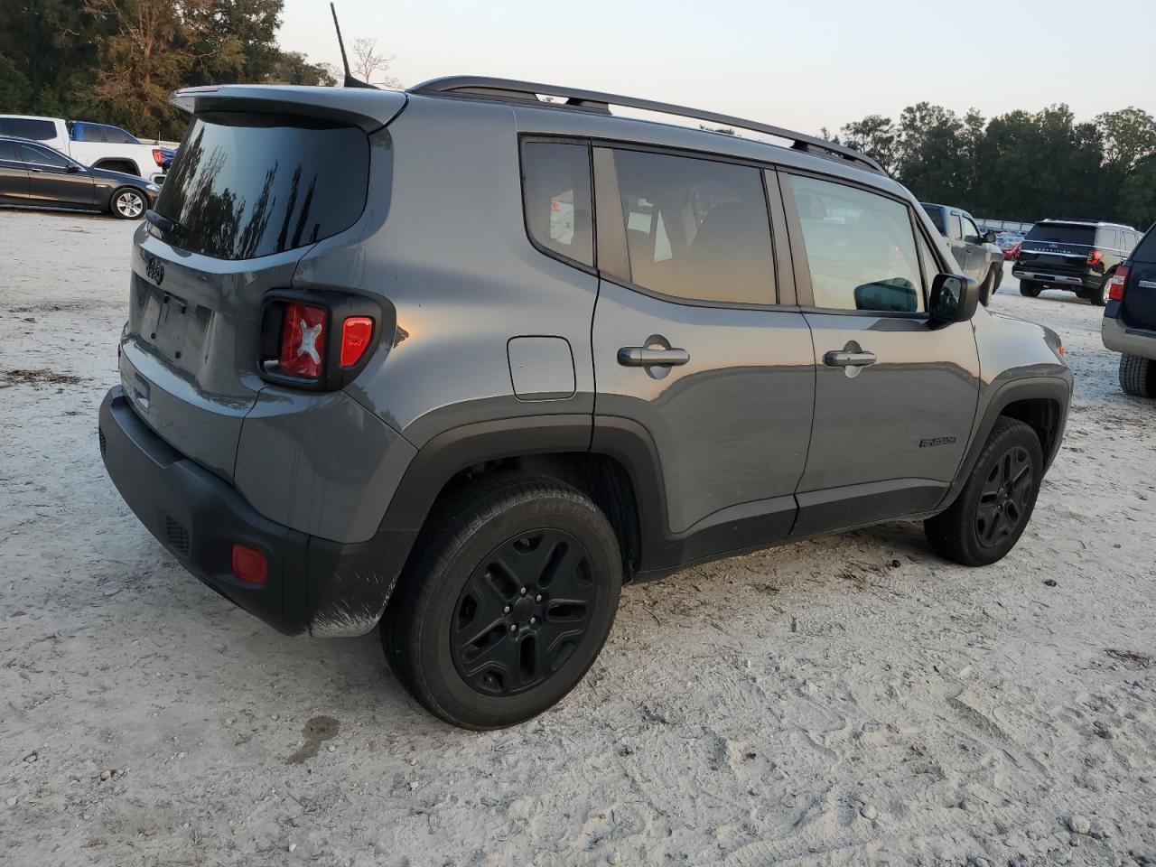2020 Jeep Renegade - Image 3