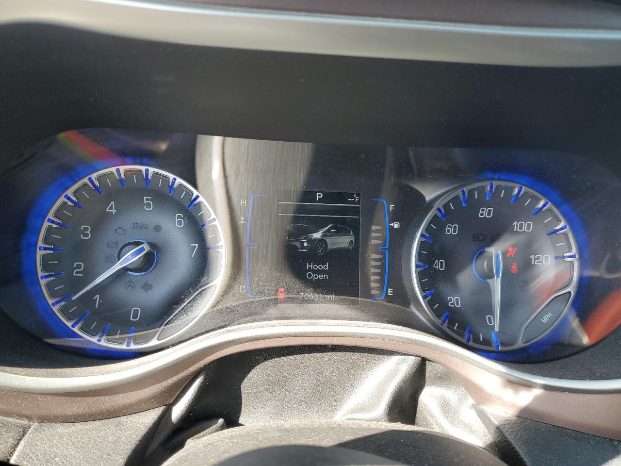 2017 Chrysler Pacifica - Image 9