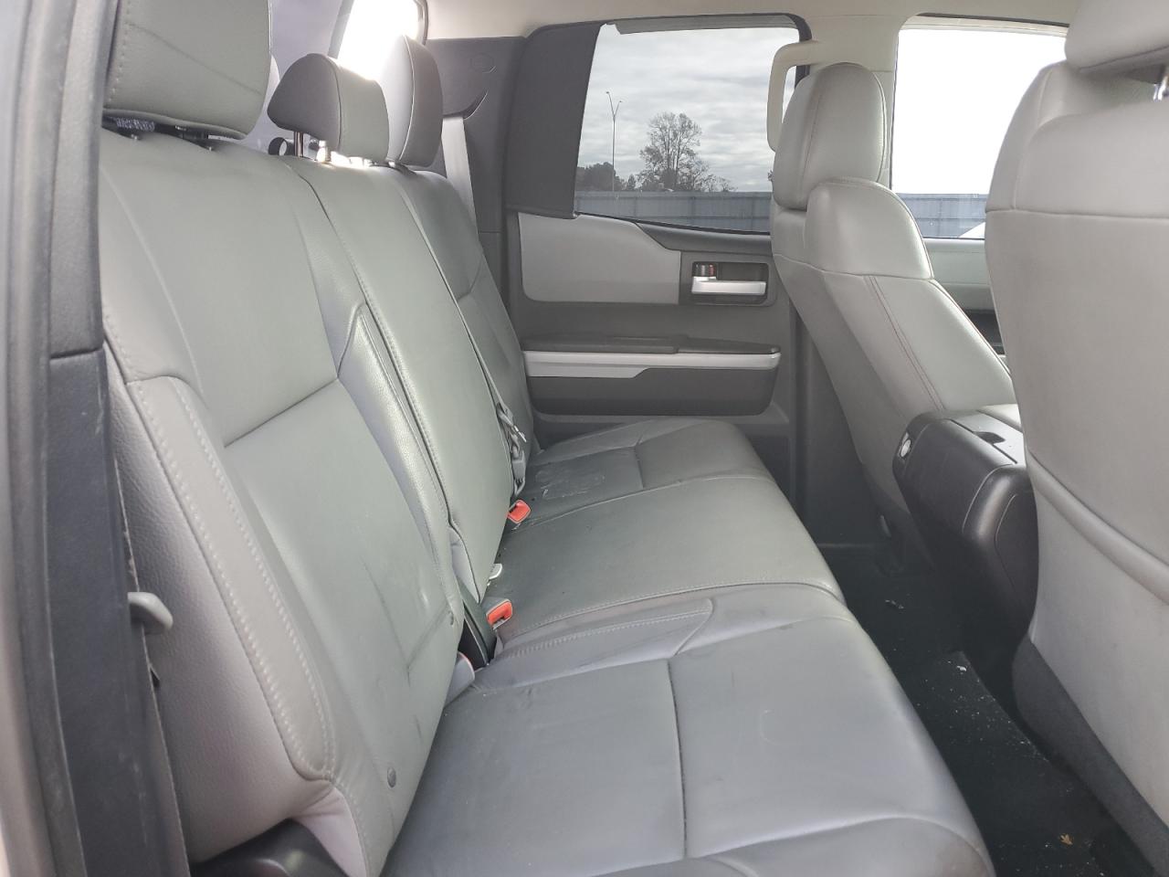2014 Toyota Tundra - Image 10