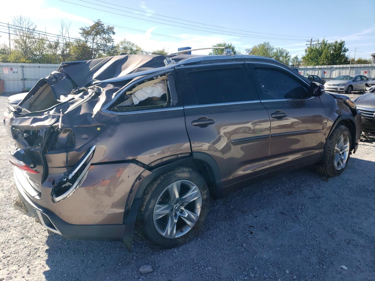 2017 Toyota Highlander - Image 3