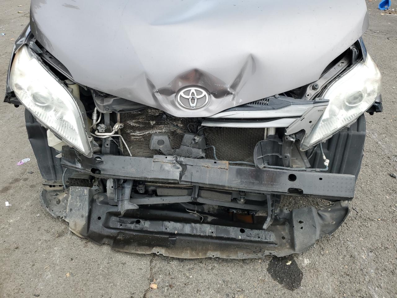 5TDYK3DCXDS333764 2013 Toyota Sienna Xle