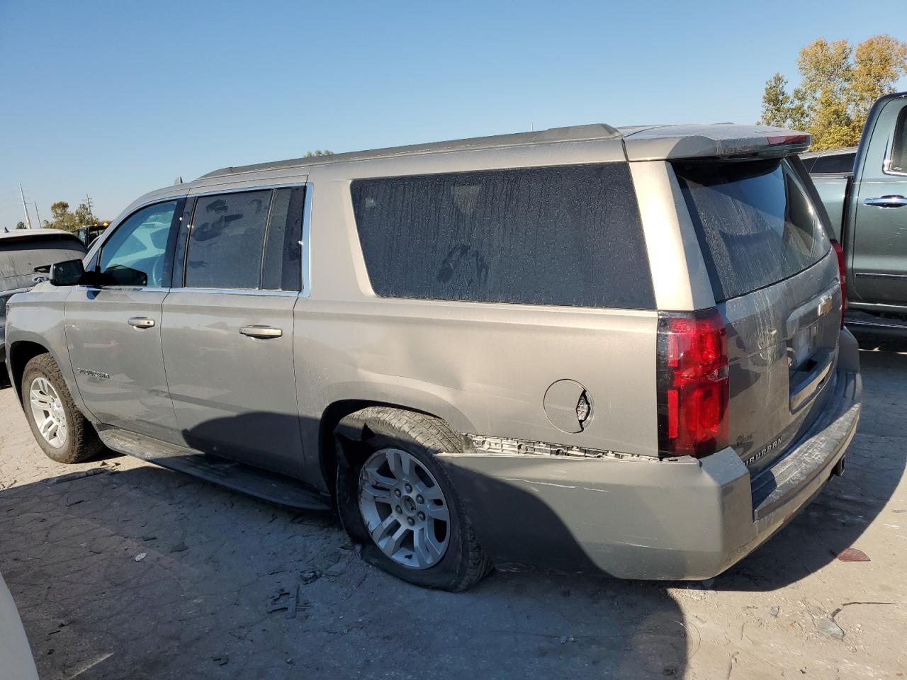 2018 Chevrolet Suburban - Image 2