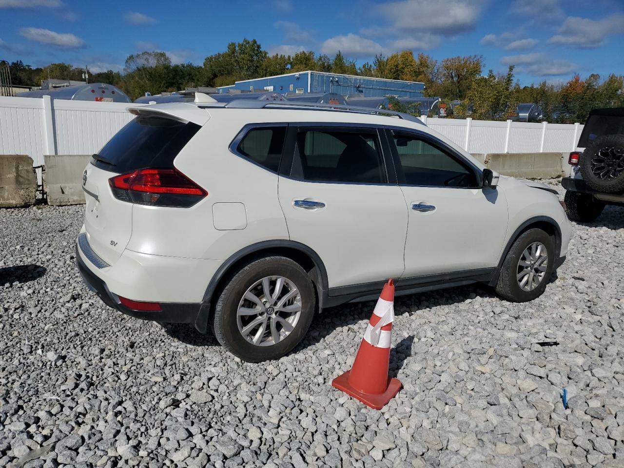 2017 Nissan Rogue - Image 3