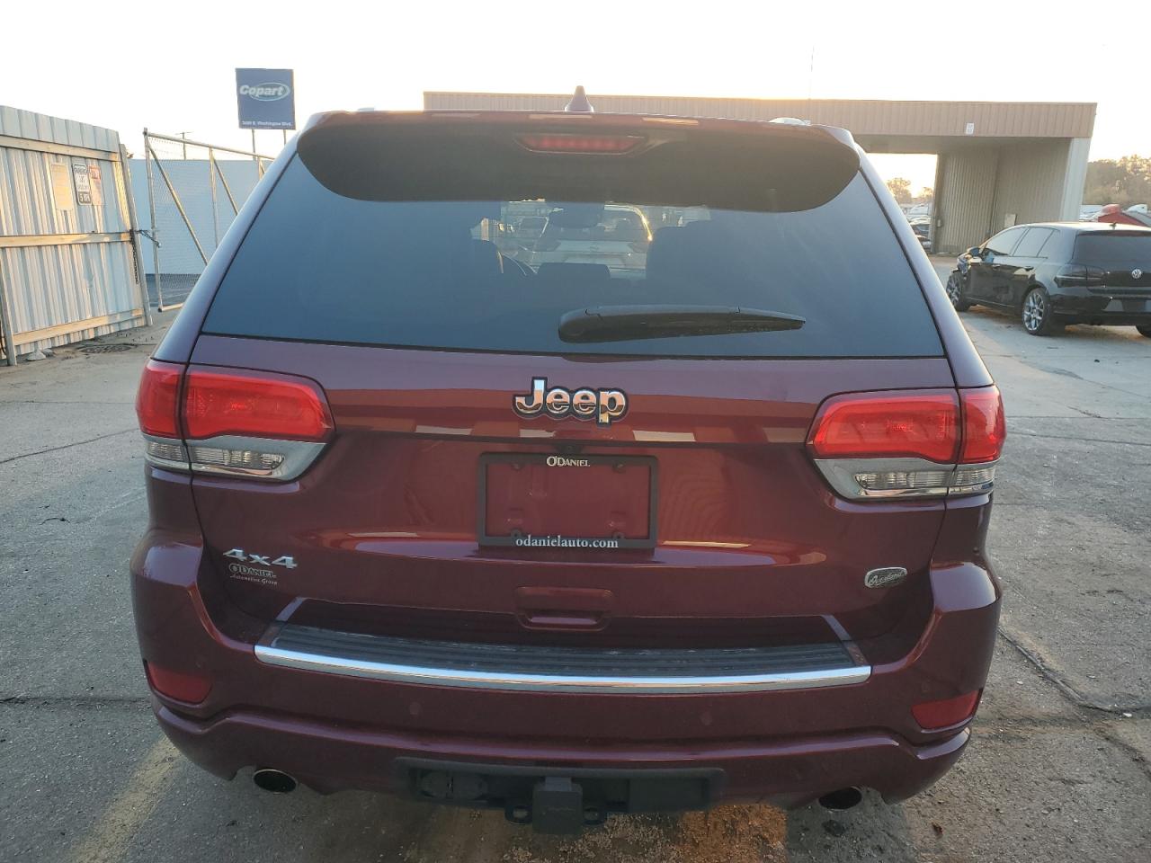 2018 Jeep Grand Cherokee Overland VIN: 1C4RJFCG2JC137604 Lot: 77993584