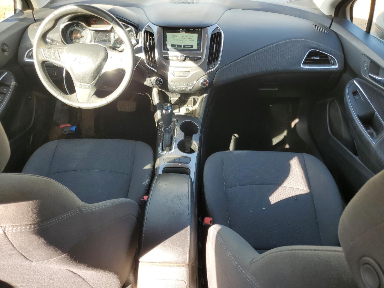 2018 Chevrolet Cruze - Image 8
